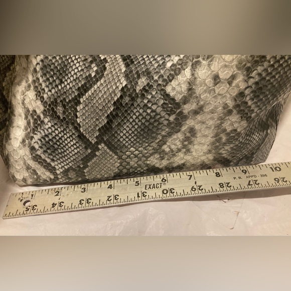 Caroline Hill SnakeSkin Pattern Purse w/Tassels - Picture 5 of 5